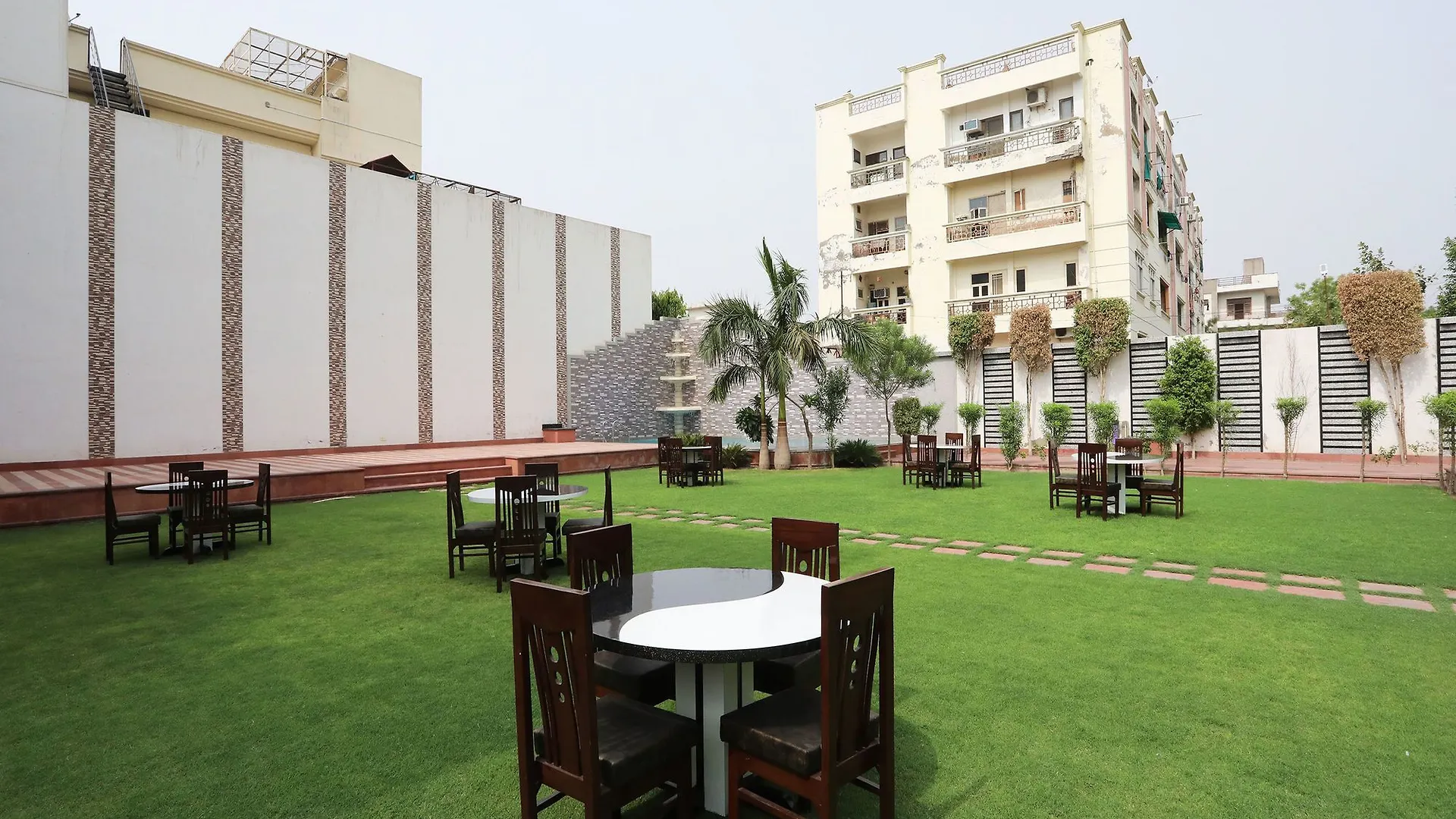 Oyo 15493 Marc Royal Hotel Agra