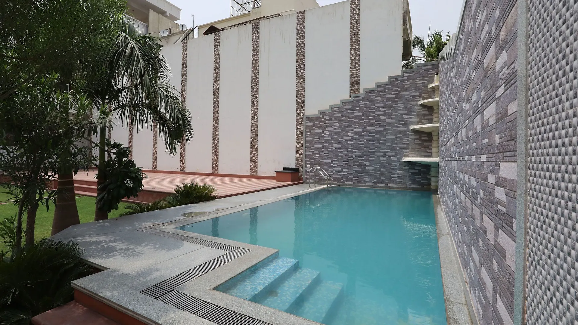 ***  Oyo 15493 Marc Royal Hotel Agra  India